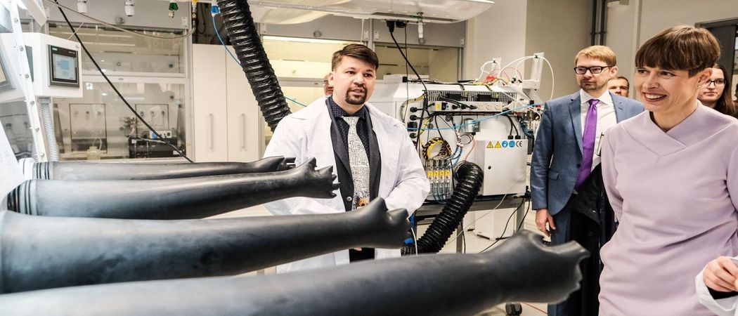 The President of Estonia Kersti Kaljulaid at the Tartu University laboratory where sodium ion batteries and supercapacitors are built. 