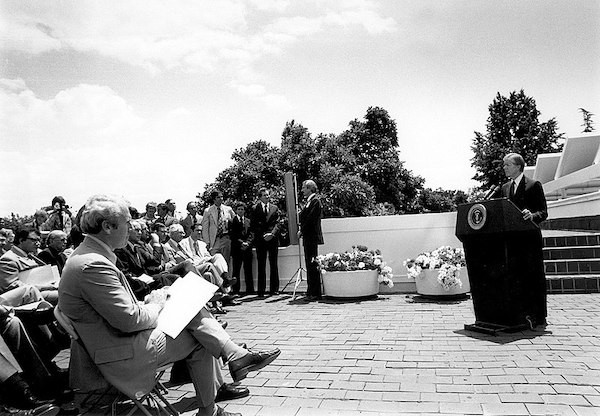 President Jimmy Carter speaking in front of a solar panel installation at the White House, 20 June 1979å