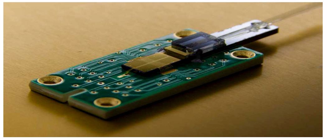 Ion trap with integrated optics for quantum computing. 