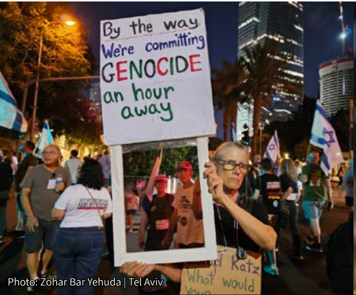 A group of people holding signs
AI-generated content may be incorrect.