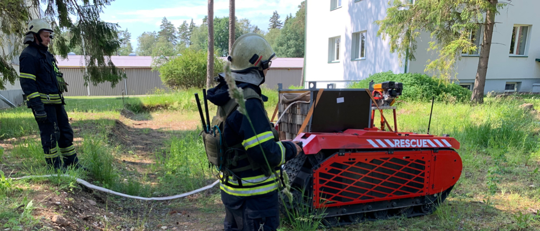Thermite fire-fighting robot removes firefighters from harm's way